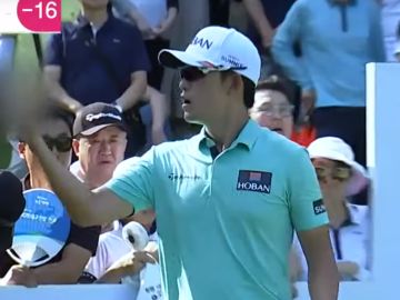 El golfista Bio Kim hace una peineta a un aficionado El golfista Bio Kim hace una peineta a un aficionado