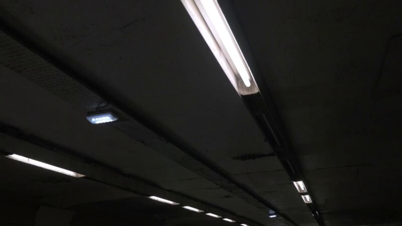 Por qué debes alejarte de un tubo fluorescente si se rompe