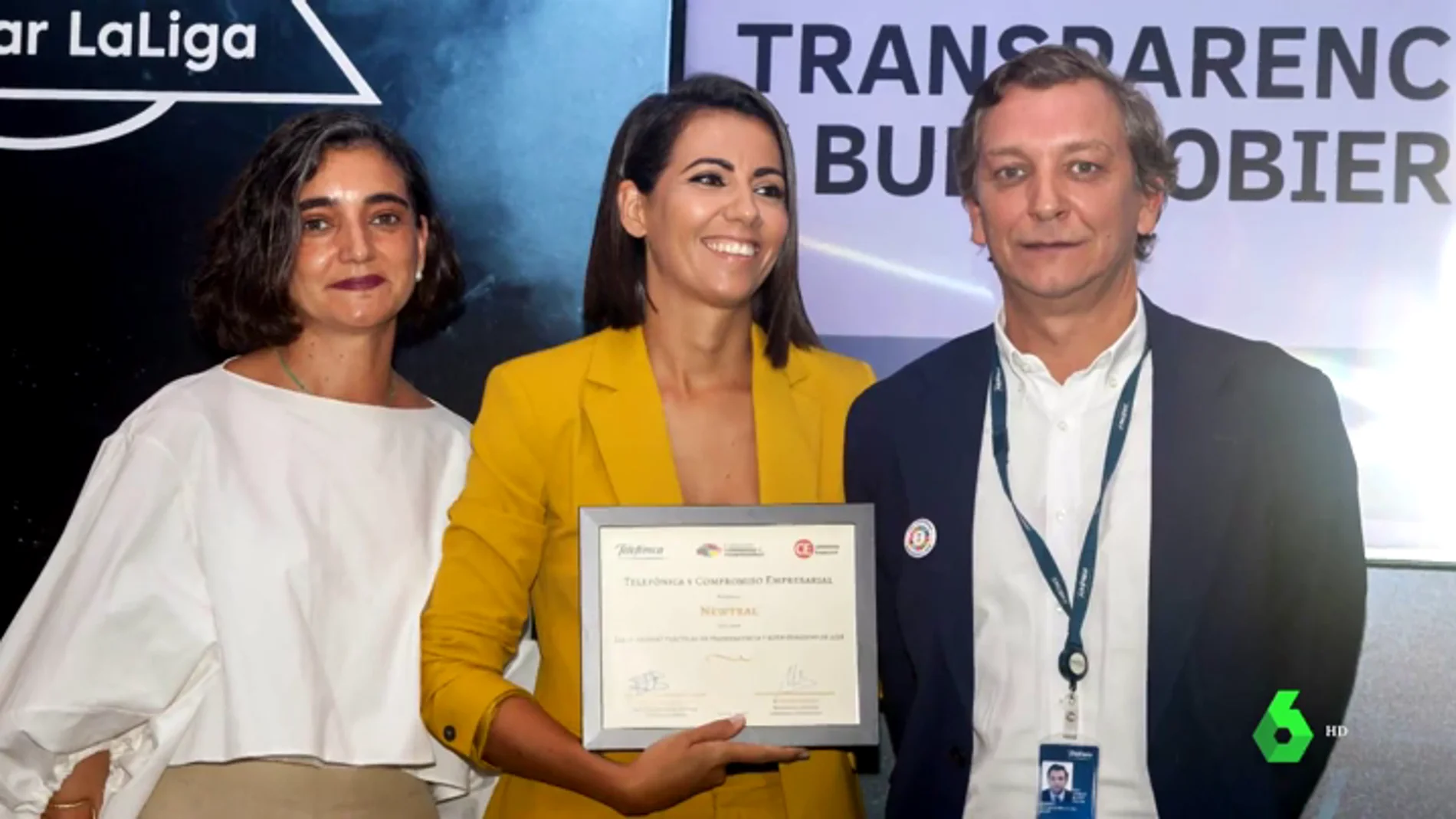 Ana Pastor recoge un premio para Newtral por su lucha contra las noticias falsas