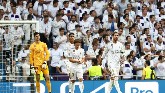 Los jugadores del Real Madrid, tras uno de los goles del Brujas Los jugadores del Real Madrid, tras uno de los goles del Brujas