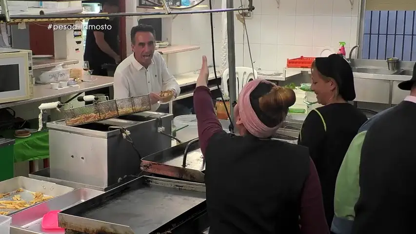 Gritos de "gilipollas" en la cocina: el "bonito ambiente de trabajo" con el que trabajan en el 'Mosto Tejero'