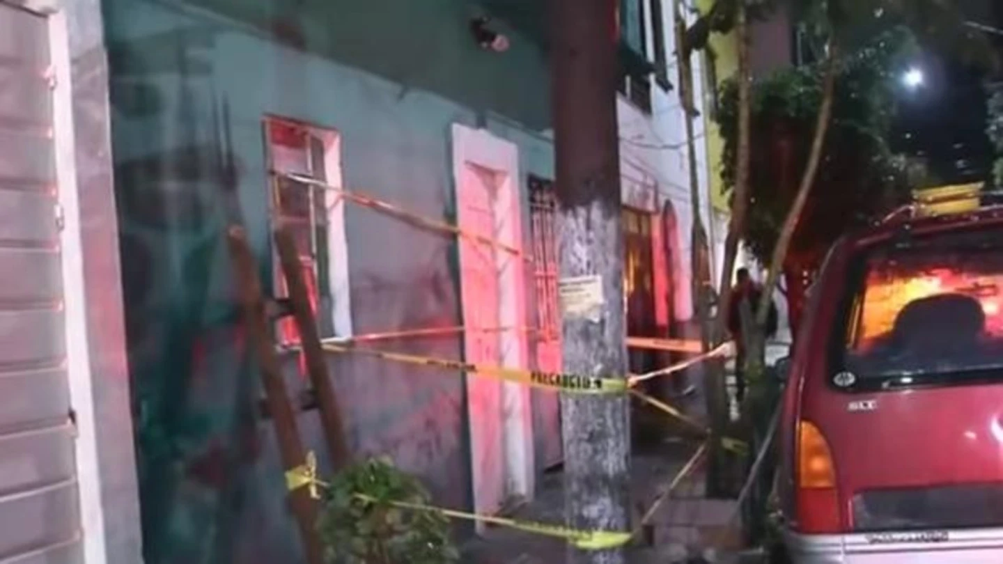 Un hombre apuñala a sus seis hijos y prende fuego a su casa en México Un hombre apuñala a sus seis hijos y prende fuego a su casa en México