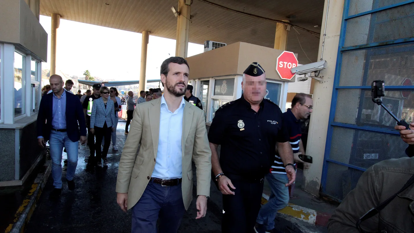 El líder del PP Pablo Casado, durante la visita al paso fronterizo del Tarajal El líder del PP Pablo Casado, durante la visita al paso fronterizo del Tarajal