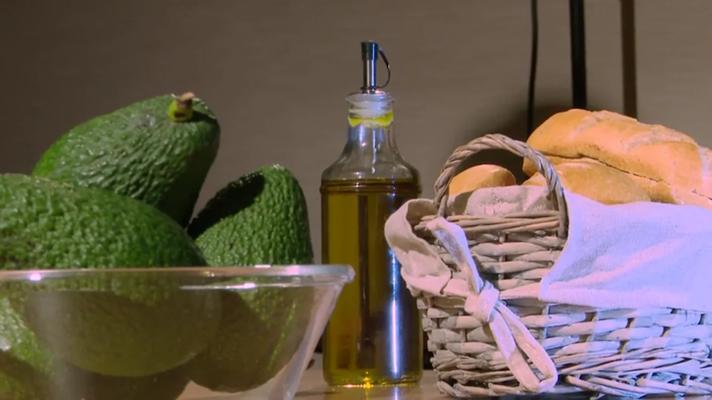 El "verdadero peligro" del aguacate: por qué no lo debes tomar con aceite de oliva El "verdadero peligro" del aguacate: por qué no lo debes tomar con aceite de oliva