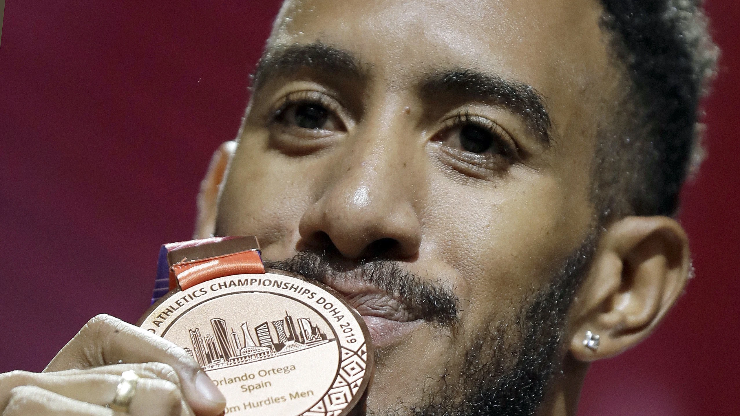 Orlando Ortega, con su medalla de bronce del Mundial de Doha