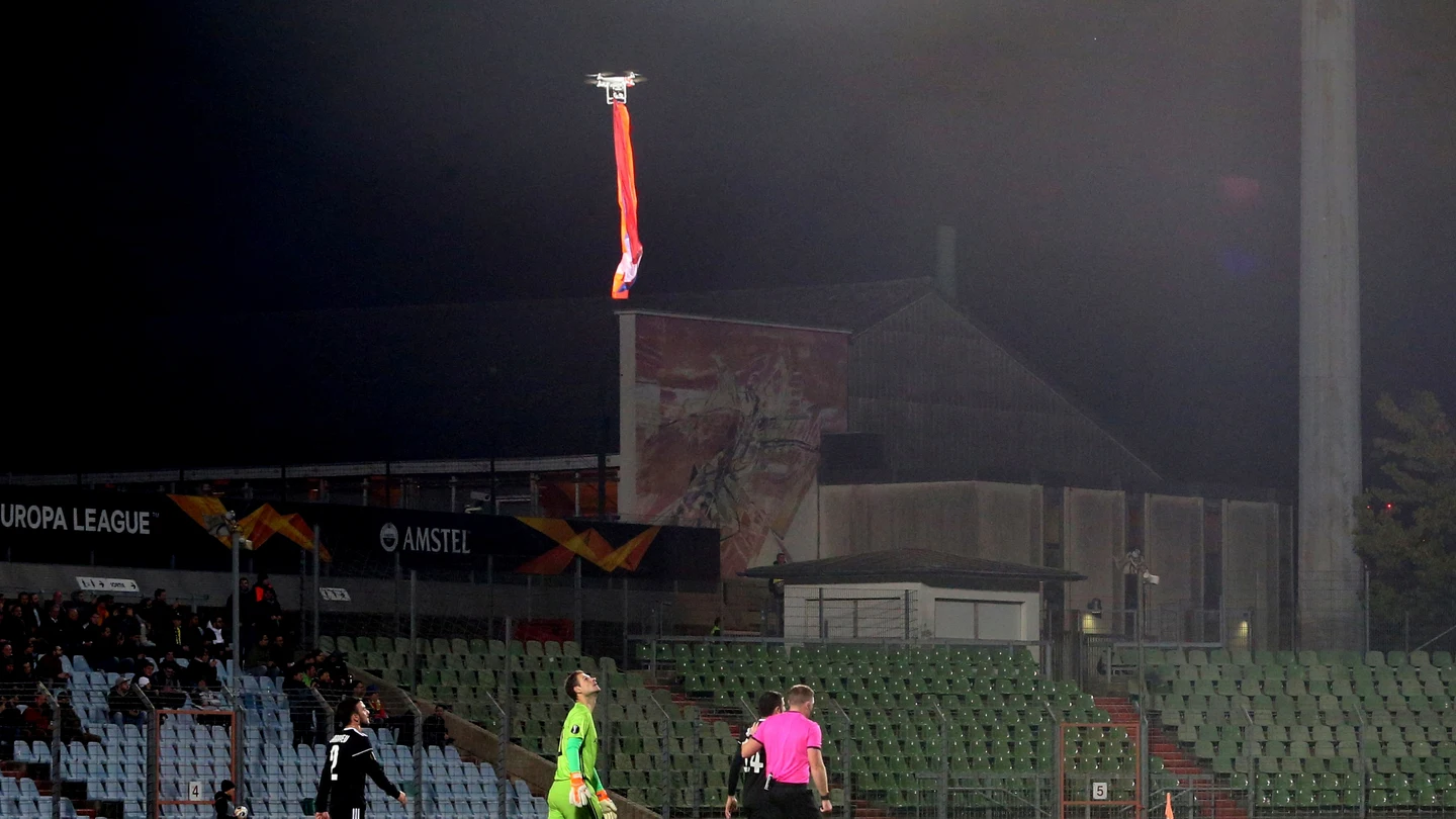 Un dron interrumpe el Dudelange-Qarabag Un dron interrumpe el Dudelange-Qarabag