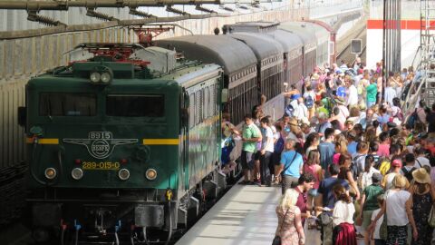 Viajeros al tren