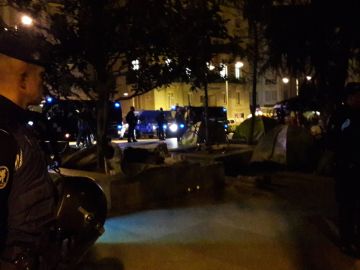 Imagen del desalojo en el Paseo del Prado Imagen del desalojo en el Paseo del Prado