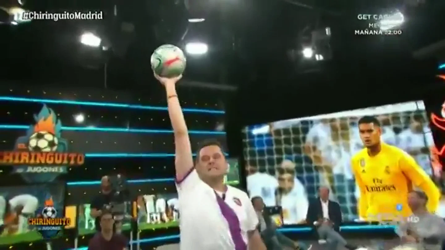 Tomás Roncero se rinde a Areola: ojo a la imitación de su parada a lo 'Estatua de la Libertad' Tomás Roncero se rinde a Areola: ojo a la imitación de su parada a lo 'Estatua de la Libertad'