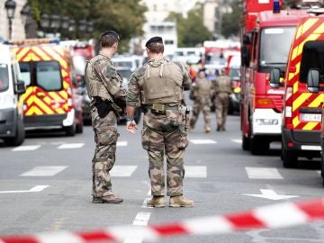 Agentes de seguridad en torno a la Prefectura de París tras el ataque Agentes de seguridad en torno a la Prefectura de París tras el ataque