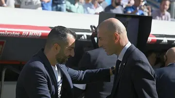 Zidane saluda a Diego Martínez