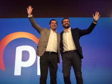 El presidente del PP, Pablo Casado, junto al presidente de la Junta de Andalucía, Juanma Moreno El presidente del PP, Pablo Casado, junto al presidente de la Junta de Andalucía, Juanma Moreno