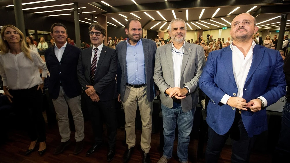 Líderes políticos en el acto de Societat Civil Catalana