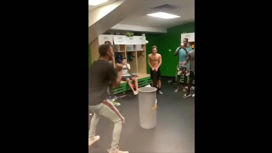 Broma en el vestuario del Tampa Bay Rowdies Broma en el vestuario del Tampa Bay Rowdies