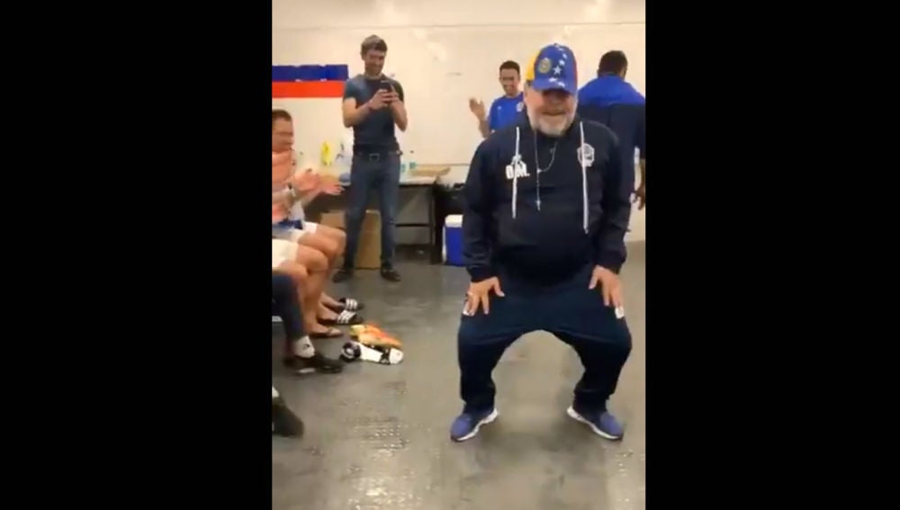 Maradona Y Su Baile De Celebracion Tras Una Victoria De Gimnasia Ni El Mismisimo Michael Jackson