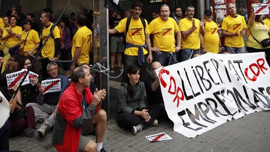 Miembros de los CDR que se han encadenado contra la detención de los CDR Miembros de los CDR que se han encadenado contra la detención de los CDR