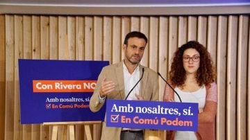 El portavoz de ECP, Jaume Asens, y la candidata de ECP al Congreso Aina Vidal