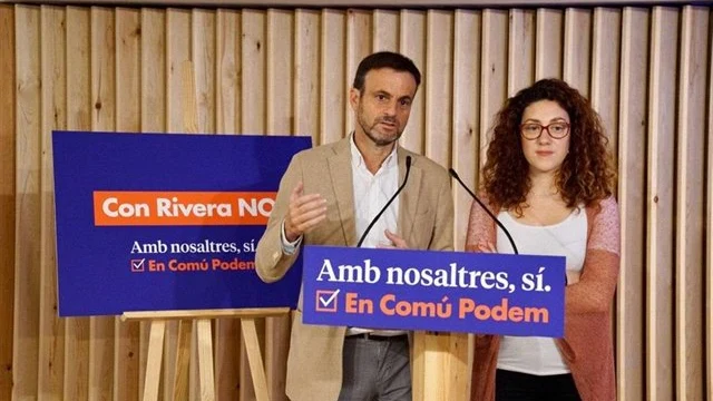 El portavoz de ECP, Jaume Asens, y la candidata de ECP al Congreso Aina Vidal