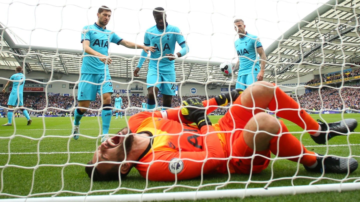 Hugo Lloris, con evidentes gestos de dolor Hugo Lloris, con evidentes gestos de dolor