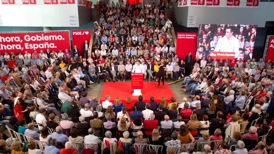 El presidente del Gobierno en funciones, Pedro Sánchez, interviene en un acto de precampaña en Vigo El presidente del Gobierno en funciones, Pedro Sánchez, interviene en un acto de precampaña en Vigo