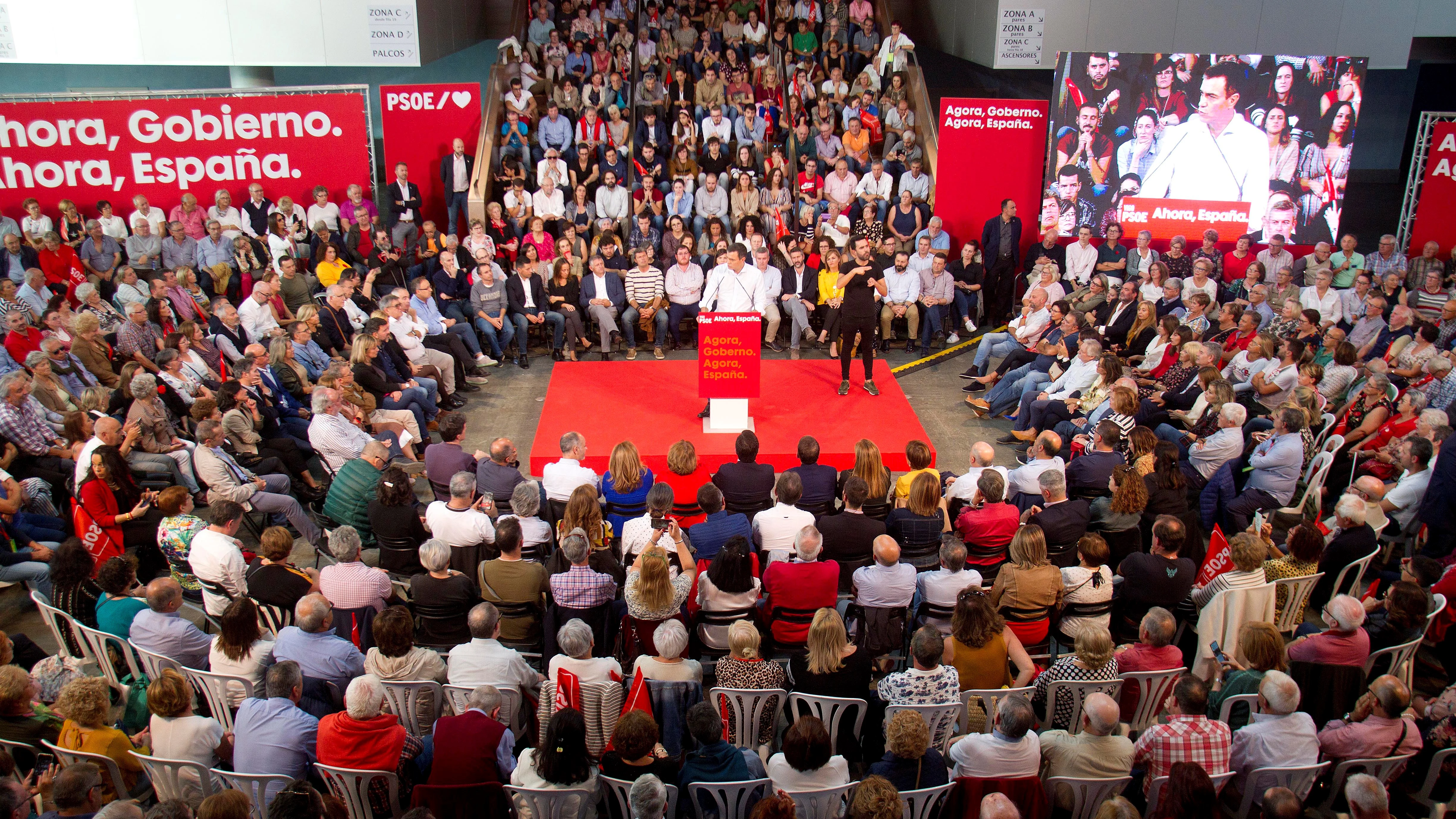 El presidente del Gobierno en funciones, Pedro Sánchez, interviene en un acto de precampaña en Vigo