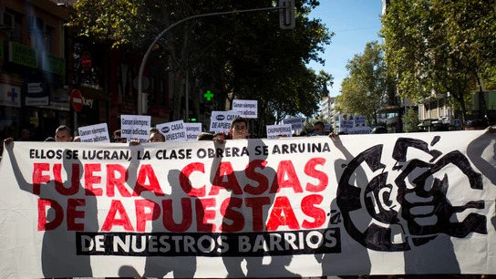 Manifestación en Madrid contra la proliferación de casas de apuestas Madrid reclama un ocio "digno" frente a la "plaga" de las casas de apuestas.