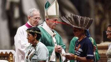 El papa denuncia en misa del Sínodo los incendios por intereses en Amazonía