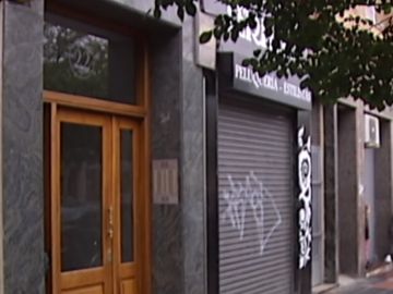 Imagen de la vivienda en la que un hombre se atrincheró con su hijo tras acuchillar a su pareja Imagen de la vivienda en la que un hombre se atrincheró con su hijo tras acuchillar a su pareja