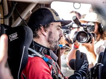 Fernando Alonso tras la jornada 2 del rally de Marruecos Fernando Alonso tras la jornada 2 del rally de Marruecos