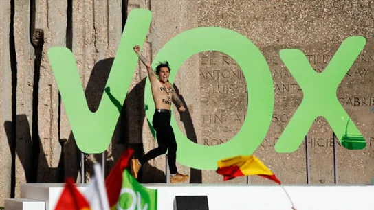 Una activista de Femen irrumpe en un acto de Vox Una activista de Femen irrumpe en un acto de Vox