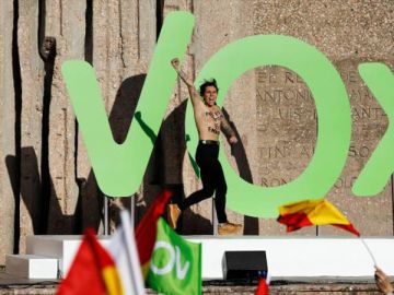 Una activista de Femen irrumpe en un acto de Vox Una activista de Femen irrumpe en un acto de Vox