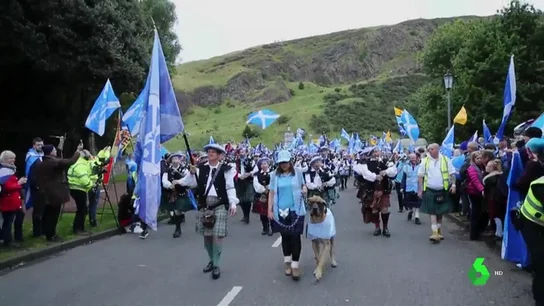 Miles de personas se manifiestan para pedir la independencia en Escocia Miles de personas se manifiestan para pedir la independencia en Escocia