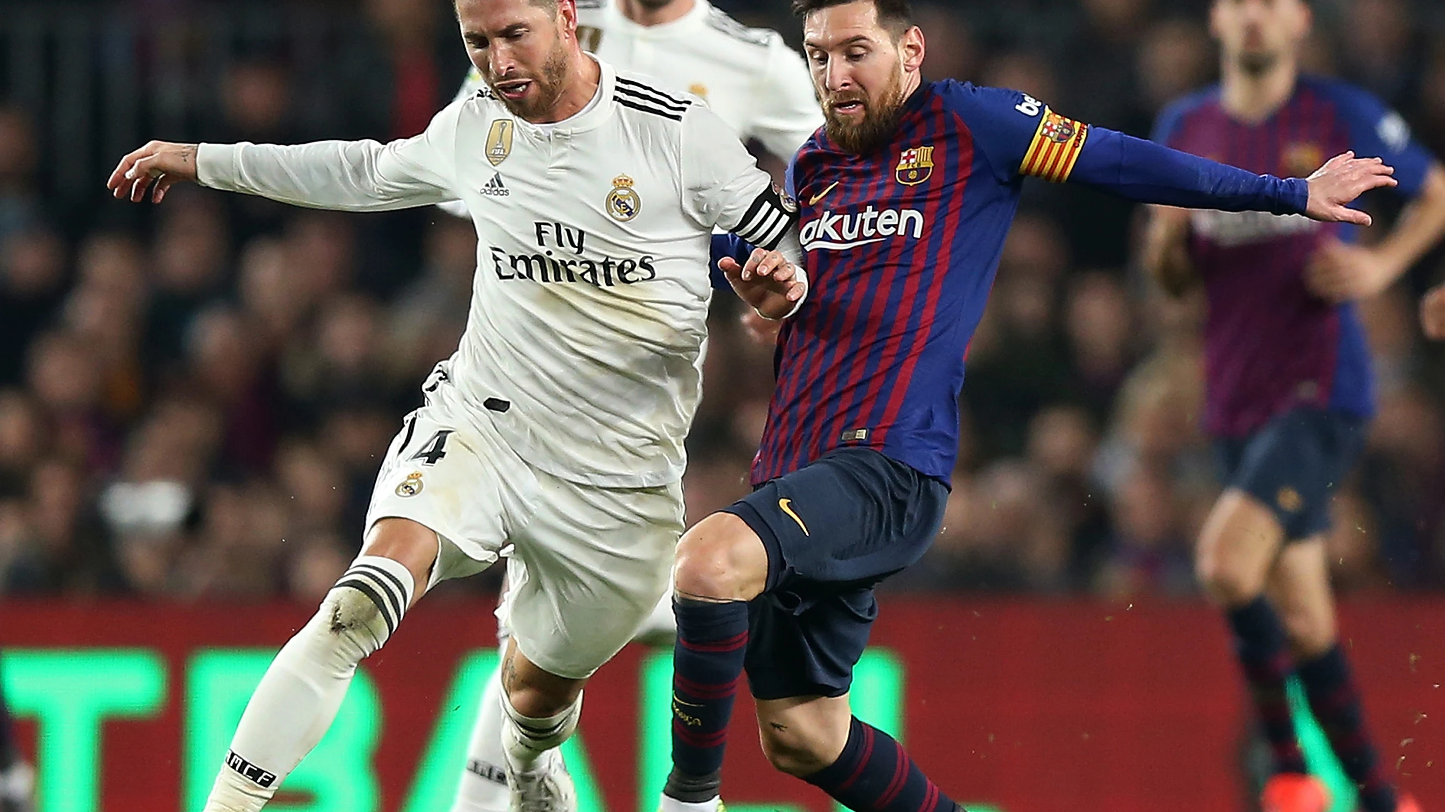 Sergio Ramos y Messi, durante un Clásico