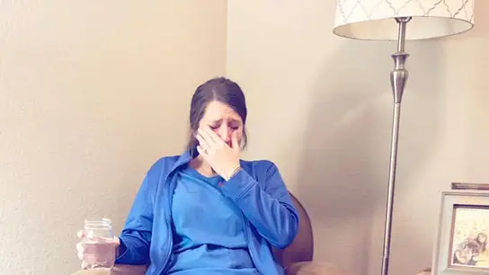 El emotivo mensaje de una mujer a su hermana tras verla llorar por 53 horas de trabajo: "Caty, (y todas las enfermeras): sois especiales" El emotivo mensaje de una mujer a su hermana tras verla llorar por 53 horas de trabajo: "Caty, (y todas las enfermeras): sois especiales"