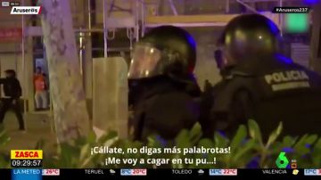 La reprimenda de un policía a un antidirturbios en Cataluña