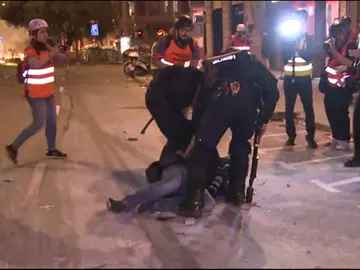 Varias detenciones en la quinta noche de disturbios en Cataluña  Varias detenciones en la quinta noche de disturbios en Cataluña