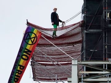 El detenido, subido al andamio en torno al Big Ben El detenido, subido al andamio en torno al Big Ben