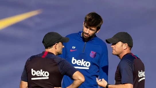 Piqué, durante un entrenamiento Piqué, durante un entrenamiento