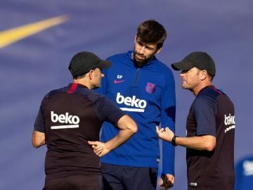 Piqué, durante un entrenamiento Piqué, durante un entrenamiento