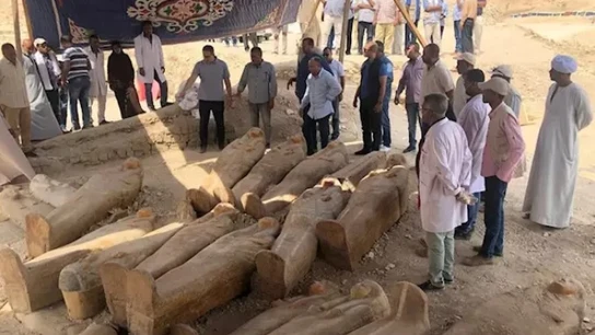 Sarcófagos con momias de 3.000 años de antigüedad en Egipto Sarcófagos con momias de 3.000 años de antigüedad en Egipto