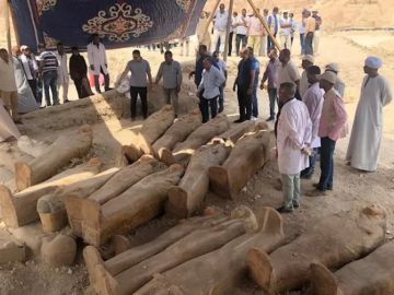 Sarcófagos con momias de 3.000 años de antigüedad en Egipto Sarcófagos con momias de 3.000 años de antigüedad en Egipto