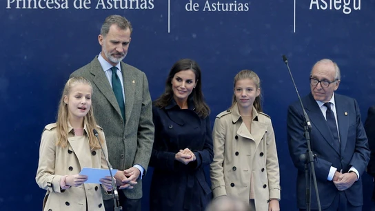 La princesa Leonor y su hermana, la infanta Sofía, con los Reyes en Asturias La princesa Leonor y su hermana, la infanta Sofía, con los Reyes en Asturias