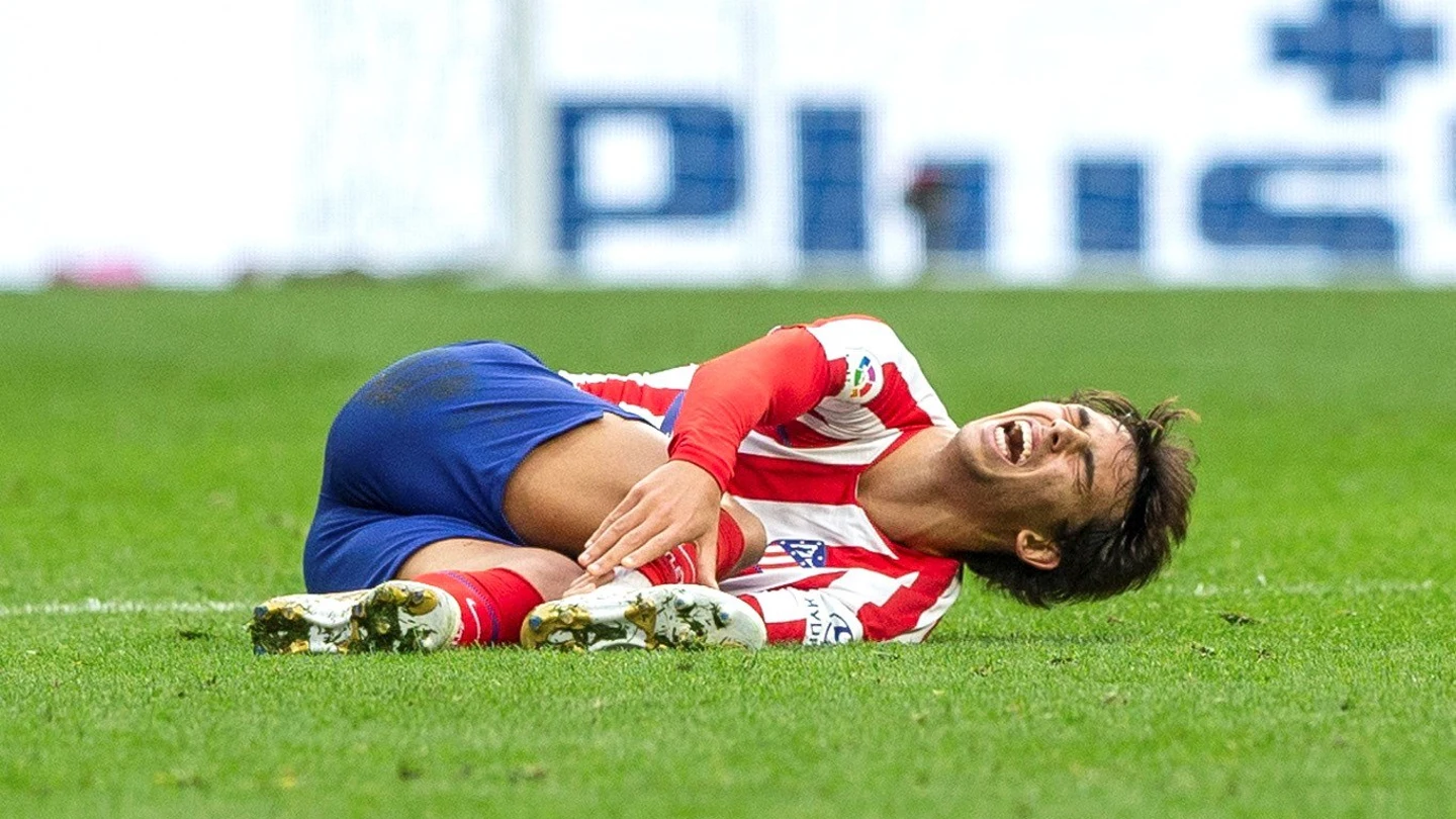 Joao Félix, tendido en el suelo Joao Félix, tendido en el suelo