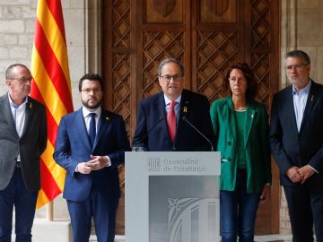 El presidente de la Generalitat, Quim Torra, junto a su vicepresidente El presidente de la Generalitat, Quim Torra, junto a su vicepresidente