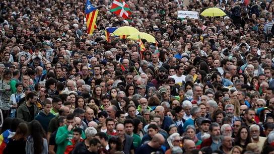Miles de personas participan en la manifestación convocada en San Sebastián Miles de personas participan en la manifestación convocada en San Sebastián
