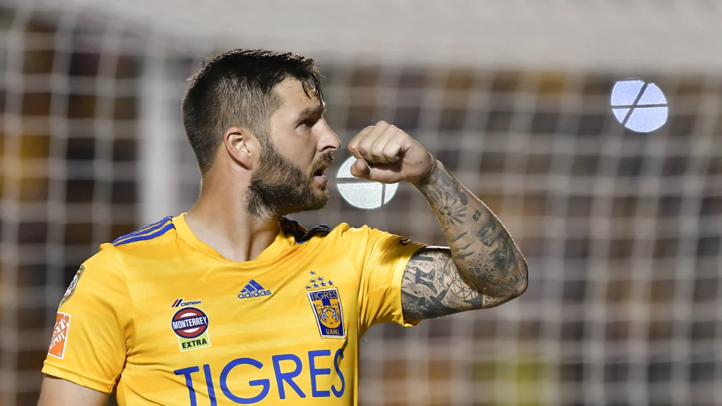 Gignac celebra un gol con Tigres Gignac celebra un gol con Tigres