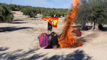 El hombre con la bandera franquista