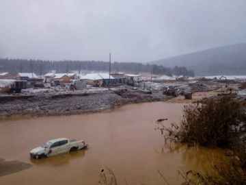 Derrumbe de una presa en Siberia Derrumbe de una presa en Siberia