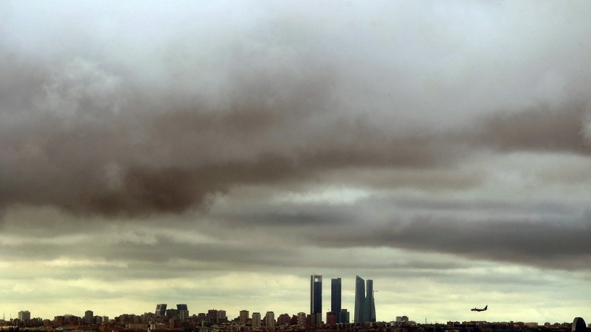 Elecciones generales 2019: Imagen del cielo nublado en Madrid