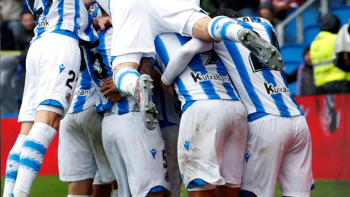 La Real Socidad celebra un gol